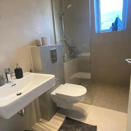 Zentrales Penthouse Mit Blick Auf Schwanenteich Apartament