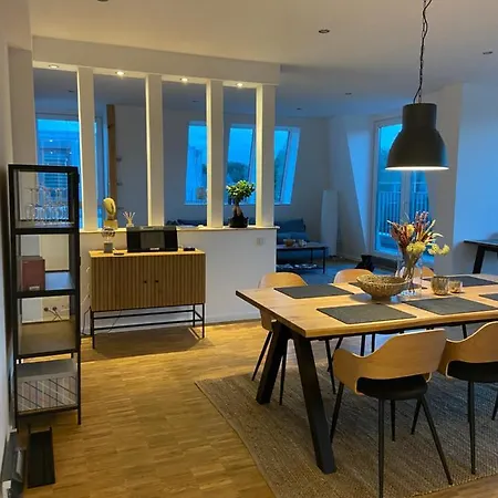 Zentrales Penthouse Mit Blick Auf Schwanenteich *